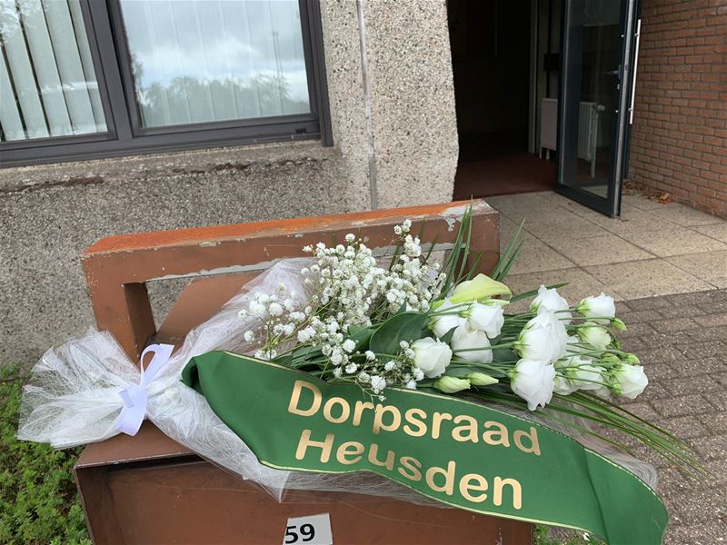 Eerste bloemen aan de brandweerkazerne