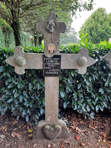 Eerste graf op Zolders kerkhof heeft weer een foto