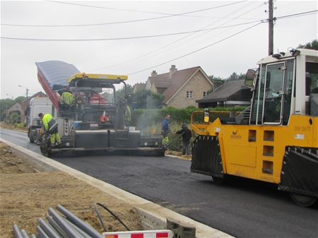 Eerste stuk asfalt in Kanaalweg