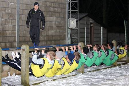 Eerste training van Peter Kaes bij KVV