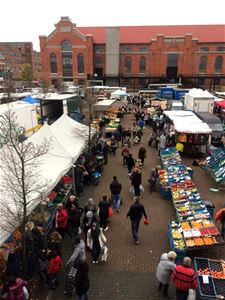 Eerste winterkleren verkocht op de markt