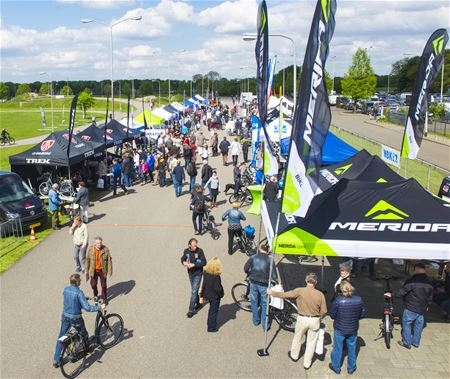 Elektrische fietsen testen op het circuit