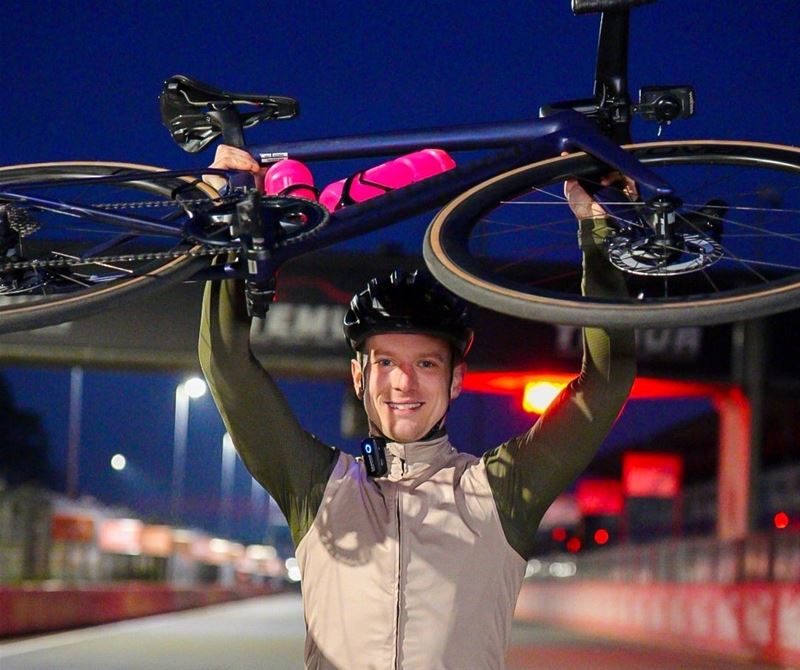 Elias Renard fietst 24 uur voor Kids4Kids