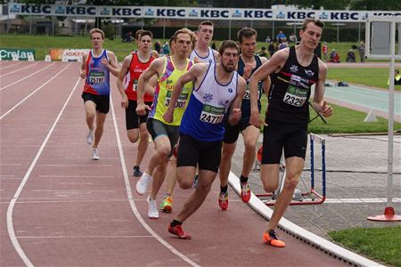 Eline Berings wint,  medailles voor AVT