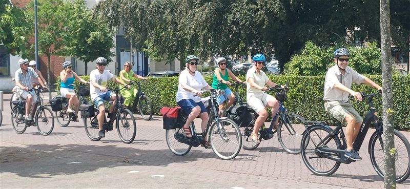Enkele tientallen deelnemers aan Zomerfietstocht