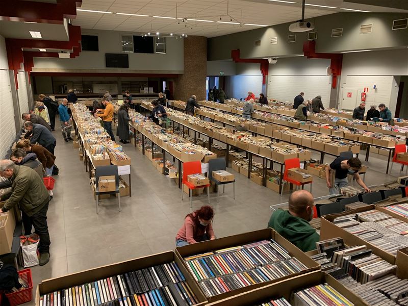 Enorm aanbod in de uitverkoop van de bib