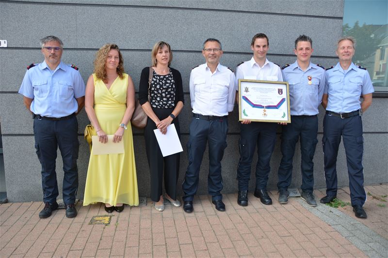 Eretekens voor brandweermannen na de ramp