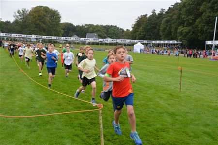 Felle strijd om podium in scholenveldloop