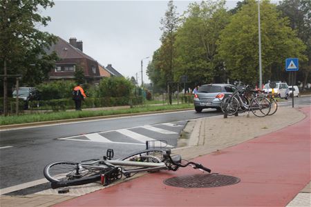 Fietser zwaargewond bij aanrijding