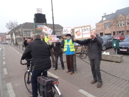 Fietsers kregen getoeter en applaus