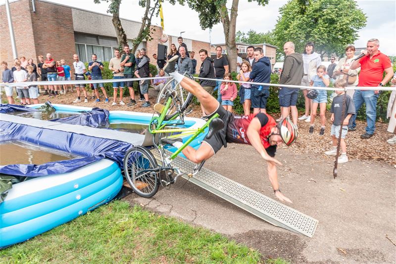 Fietsers zorgen voor spektakelstuk in Eversel