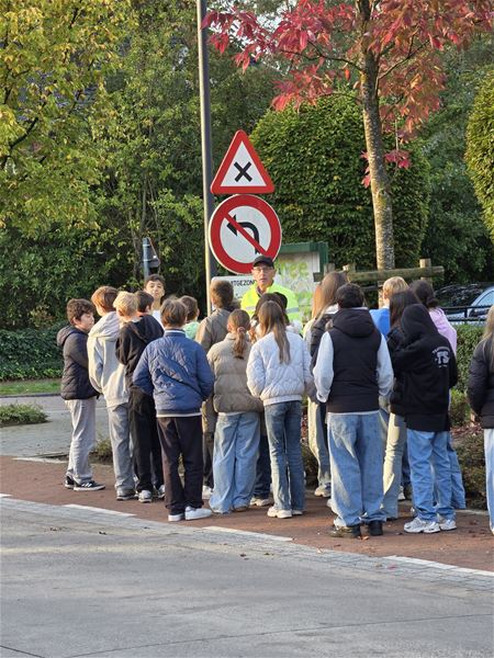 Fietsersbond begeleidt leerlingen in het verkeer