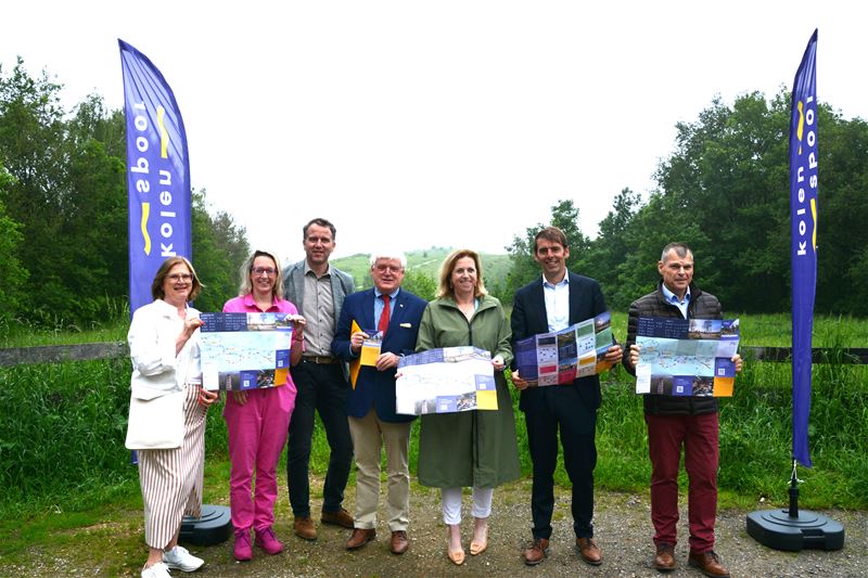 Fietskaart met lussen en fotobord bij Kolenspoor