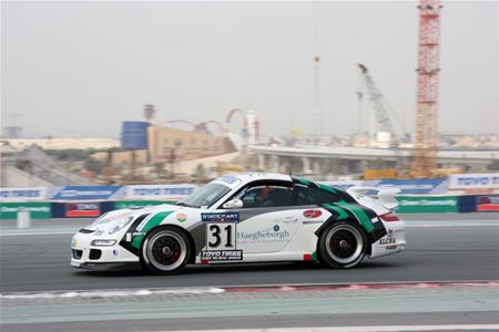 First Motorsport klaar in Dubai