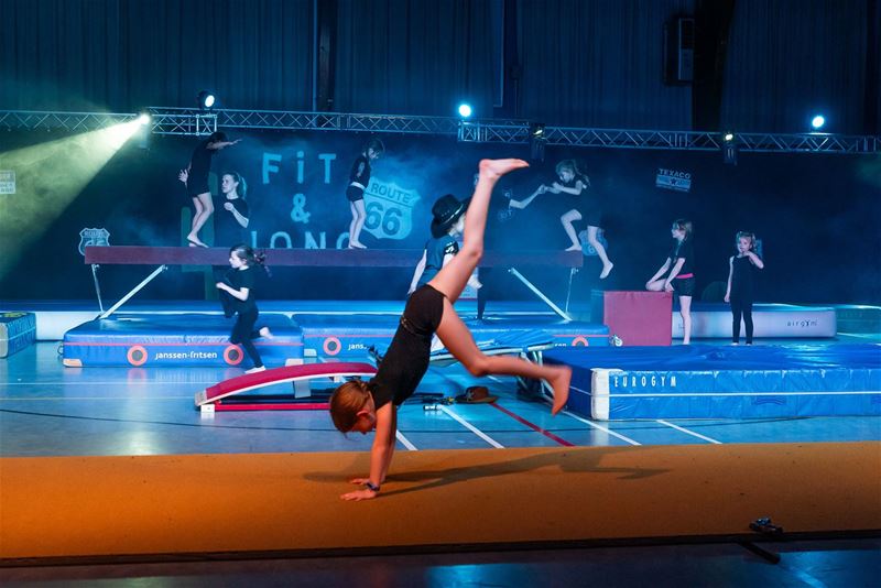 Fit en Jong viert 60ste verjaardag met show