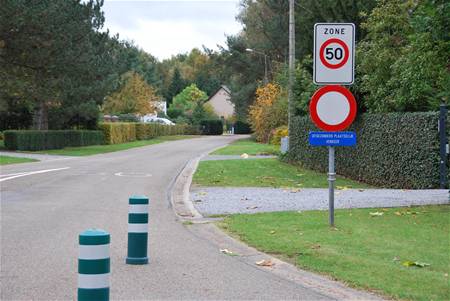Geen fietsers door villawijk