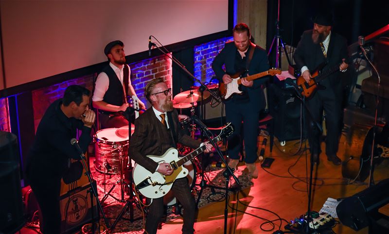 Gelukkig is er nog blues op een sombere zondag