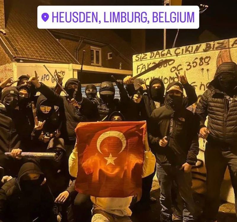 Gewapende jongeren poseerden 'Onder de Poort'