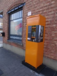 Gloednieuwe berenboekenkast