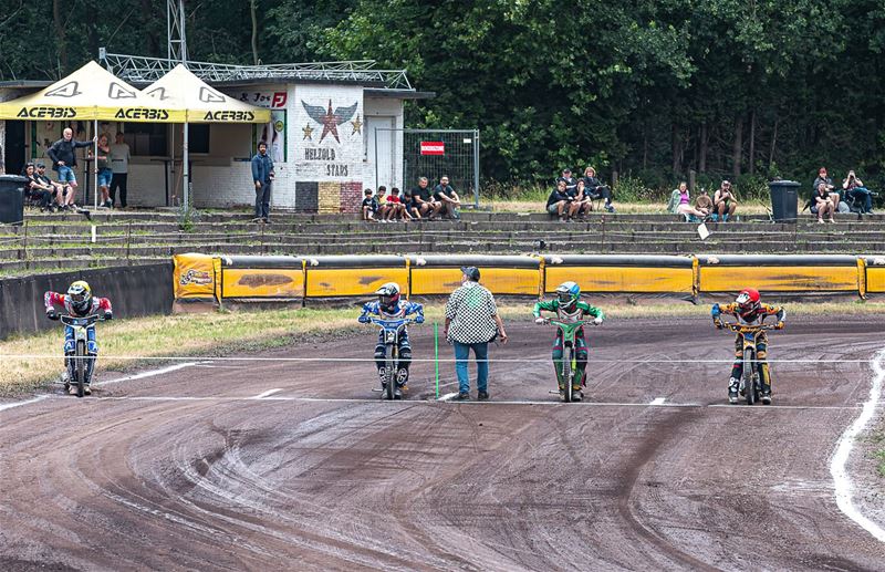 Gouden Helm sluit speedwayseizoen op Helzold af