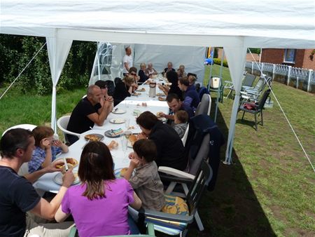 Groot feest in kleine straat