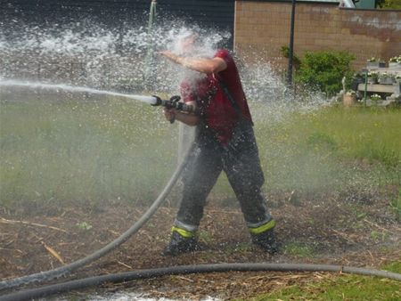 Grote brandoefening in leegstaand huis