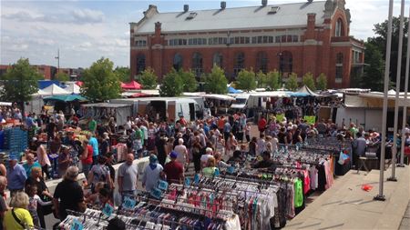 Grote drukte op multiculturele markt