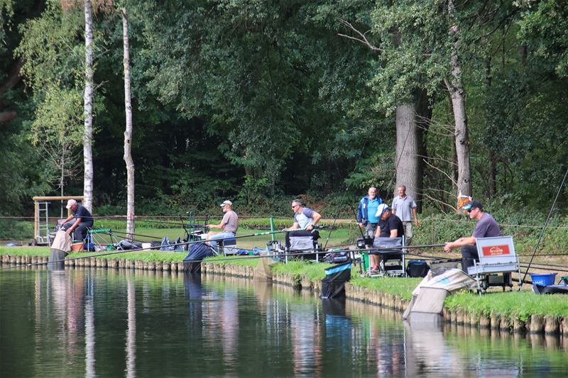 Hengelaars leveren hun strijd in stilte