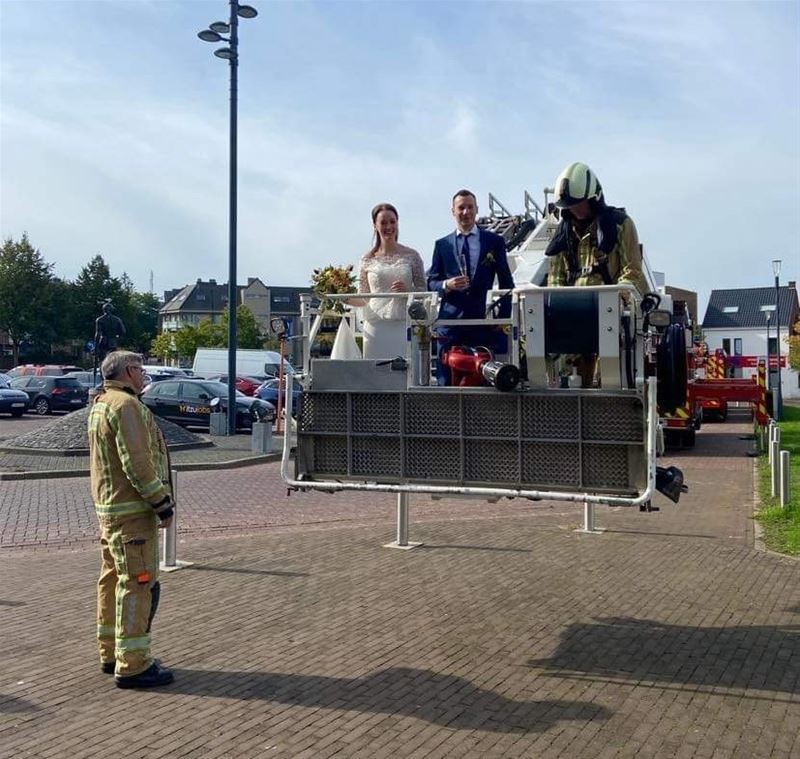 Het ene trouwkoppel moet meteen van de grond ...