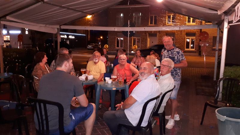 Het kermiscafé is geopend