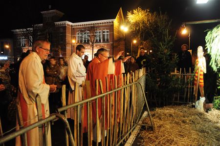 Heusdense kerststal is ingezegend