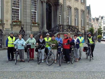 Heusdense KVLV fietste naar Lier