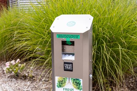 Heusdense zuilen moeten sigarettenpeuken opvangen