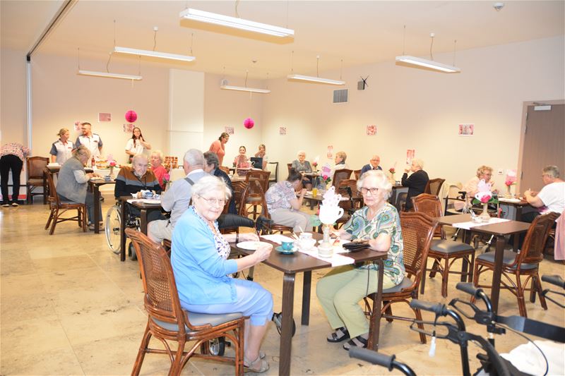 High tea op dag rond dementie in Hof ter Bloemen