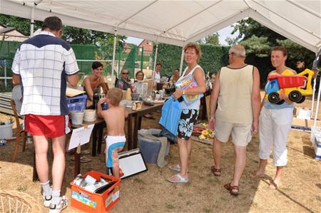 Hitte weegt op rommelmarkt