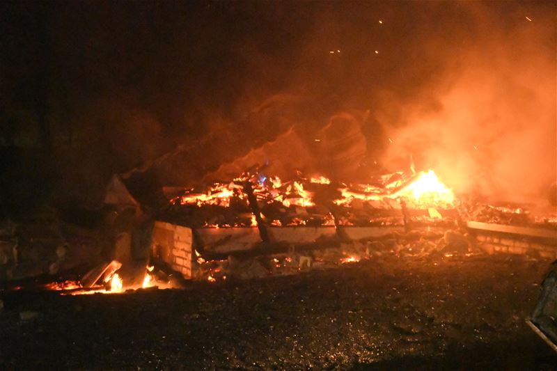 Houten woning bij de Kluis volledig afgebrand