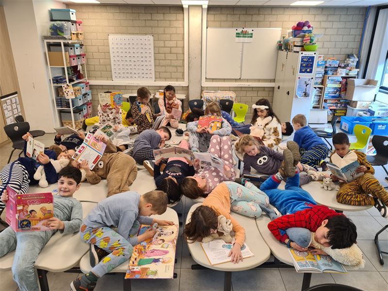 Iedereen in pyjama naar school in 't Molenholleke