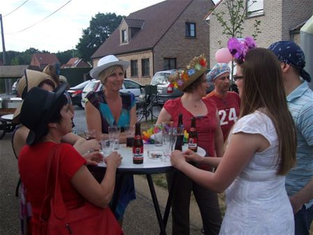 Iedereen met de hoed naar 10de straatbarbecue