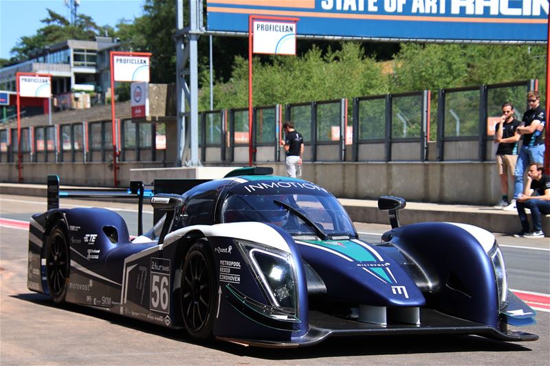 Indrukwekkende elektrische bolide op het circuit