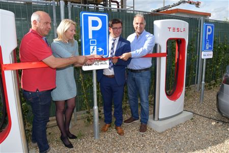 Industrieweg heeft groot Tesla oplaadstation