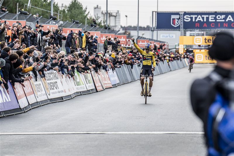 Iserbyt biedt tot in slot weerwerk aan van Aert