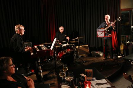 Jazztrio doet Muzecafé ontvlammen