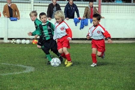 Jeugdvoetballers aan de slag