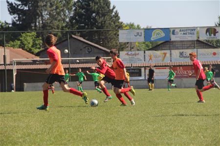 Jeugdvoetballers niet afgeschrikt door warmte