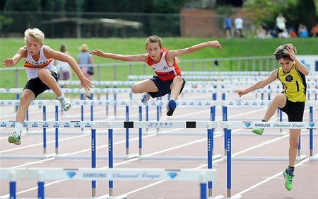 Jonge atleten trotseren de hitte