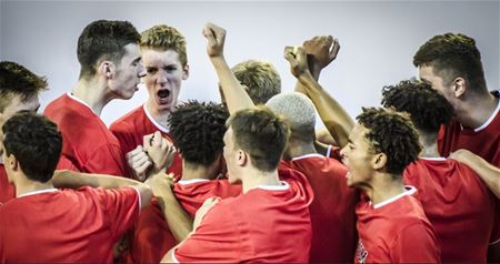 Jonge Lions en Ferre toch niet naar A-divisie