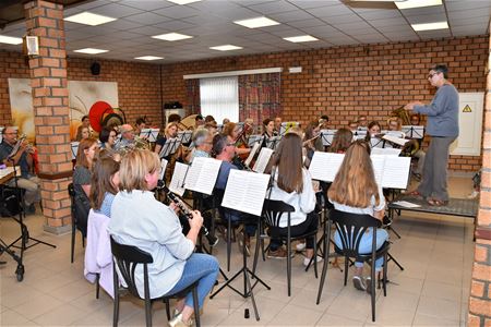 Jonge muzikanten verrassen bij Ware Vrienden