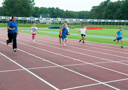 Jongeren krijgen atletiek onder de knie