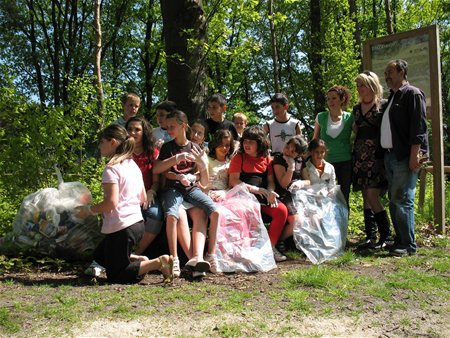 Jongeren ruimen de Galgenberg op