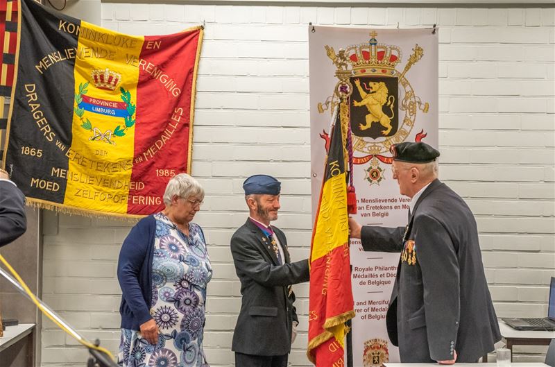 K.M.V.D.E.M.V.B. reikte haar medailles uit